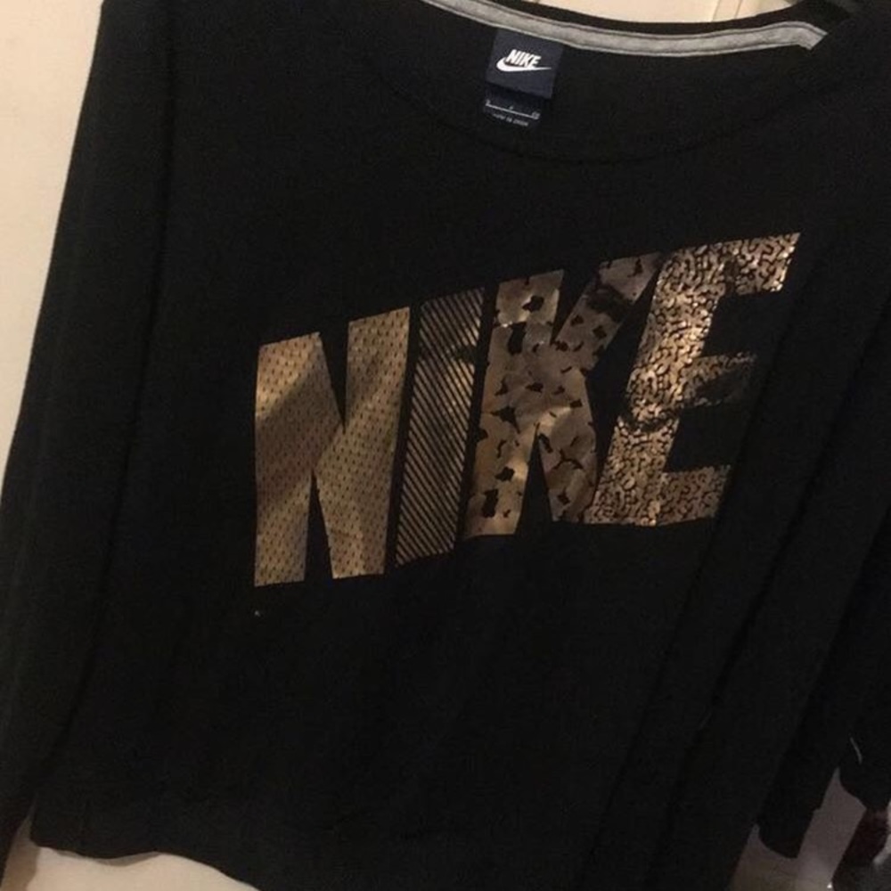 New Nike top